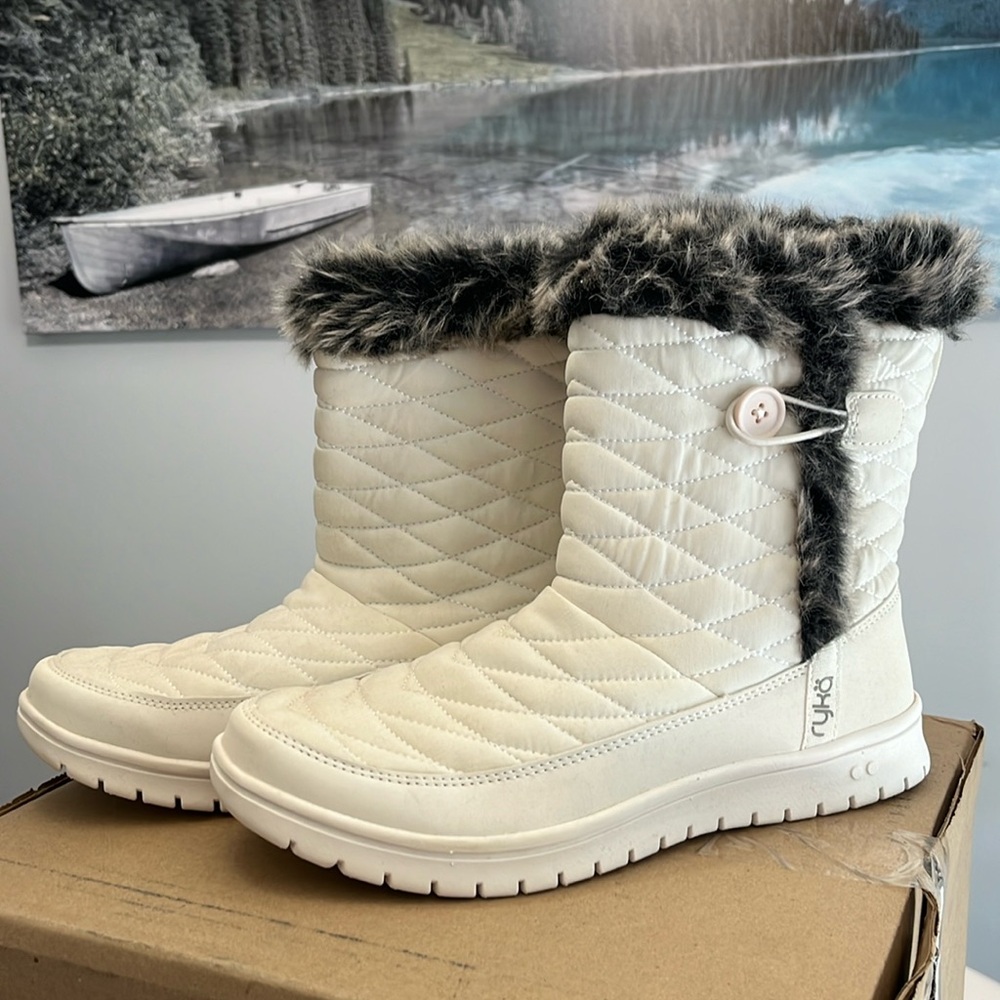 Ryka White Winter boots women’s size 9 wide